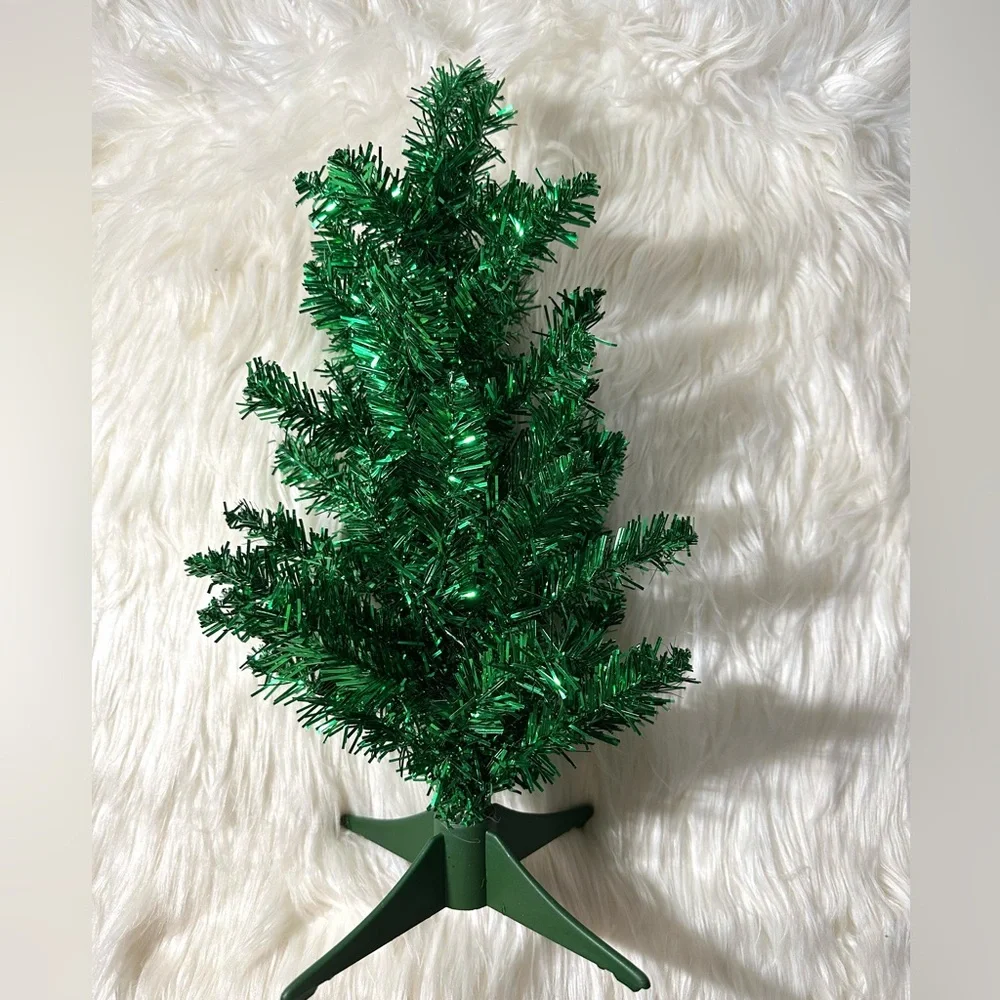 GREEN CHRISTMAS TREE